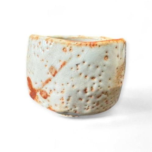 Bol en thé Sublime Shino par le maître Tomatsu Mannori - la, Antiek en Kunst, Antiek | Overige Antiek