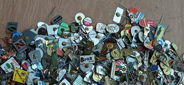 Draagspeld Verzameling van 4800 speldjes, pins uit de jaren, Antiek en Kunst, Antiek | Speelgoed