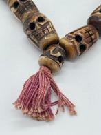 Collier tête de mort - os de yack - Chine - deuxième moitié