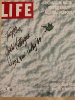 Premier record du monde de saut en parachute (31,3 km) –