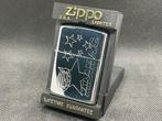 Zippo - Zippo AC Milan 1996 High Polish Chrome engraved -, Verzamelen, Nieuw