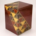 Een verfijnde antieke Jubako met vier lagen, ontworpen met