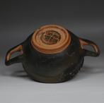 Oud-Grieks Aardewerk Skyphos met graffito in de vorm van een