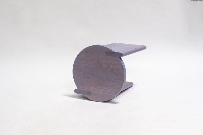 Studio Yann Gandon - Tabouret - Frêne - Shift Stool violet, Antiek en Kunst, Kunst | Designobjecten