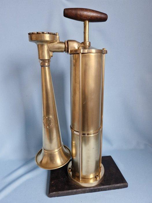 Misthoorn - Kockums Mek. Verkstad / Tyfon - Messing, Antiek en Kunst, Curiosa en Brocante