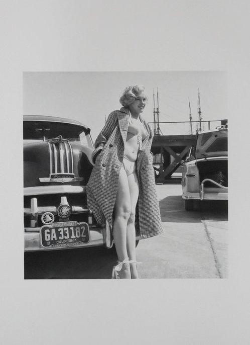 Marilyn Monroe with a 1950 Pontiac - Fine Art Photographie -, Verzamelen, Film en Tv