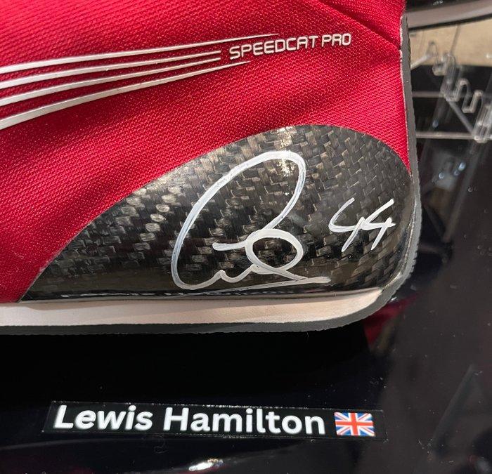 Ferrari - Lewis Hamilton - 2025 - Replica renschoenen, Verzamelen, Automerken, Motoren en Formule 1