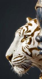 yamila - Retrato Dual: La Guardiana y el Kintsugi Áureo