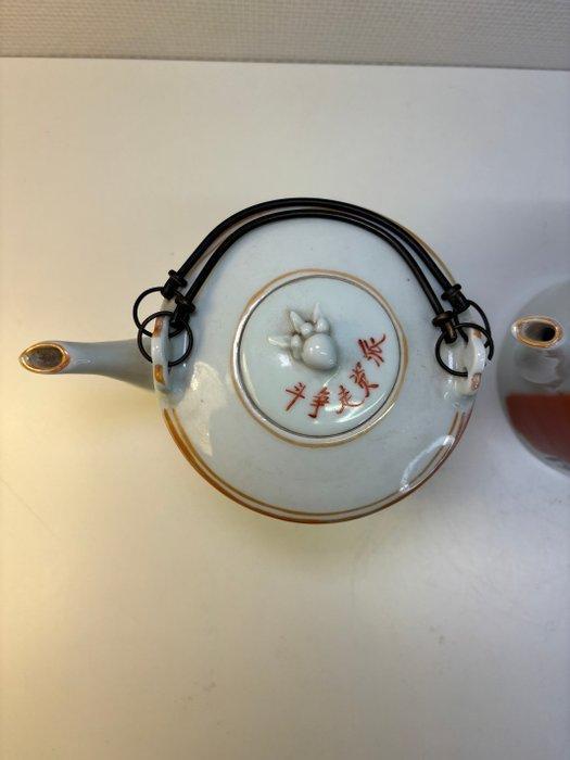 Theepot (2) - Porselein - 2 theepotten uit China, Antiek en Kunst, Antiek | Overige Antiek