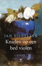 Knielen Op Een Bed Violen 9789023416340, Boeken, Romans, Gelezen, Jan Siebelink, Verzenden
