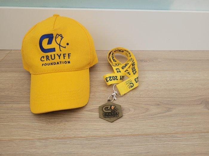 Cruyff Foundation Open Day 2023 - Medaille + Pet., Verzamelen, Overige Verzamelen
