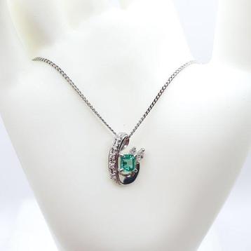 Collier avec pendentif Platine -  0.58ct. tw. Émeraude -