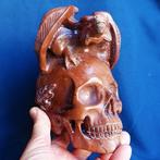 Gevleugelde draak op schedelsculptuur, met de hand gesneden, Verzamelen, Dierenverzamelingen, Nieuw