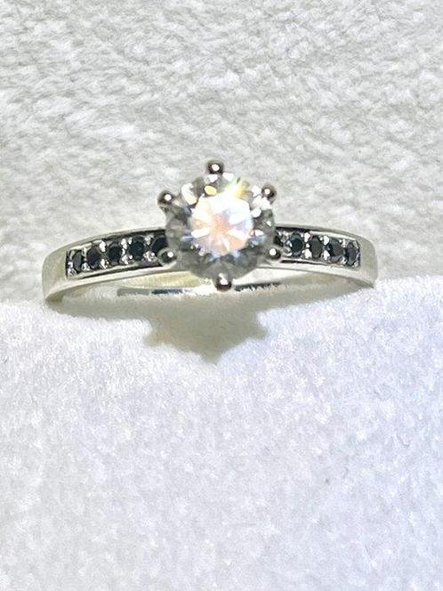 Ring - 14 karaat Witgoud -  1.02ct. tw. Diamant (Natuurlijk), Handtassen en Accessoires, Ringen