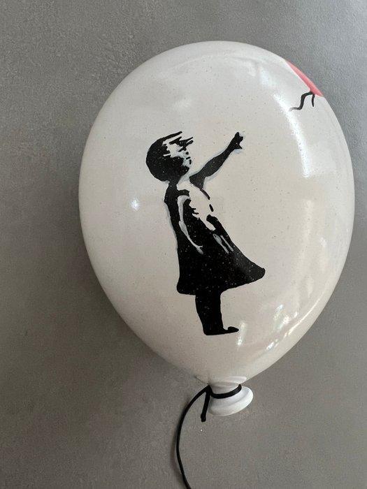 MVR (XX) - Banksy Ceramic Balloon, Antiek en Kunst, Kunst | Designobjecten