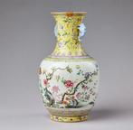 Vase - Porcelaine - Chine - Un vase rare de la famille Rose