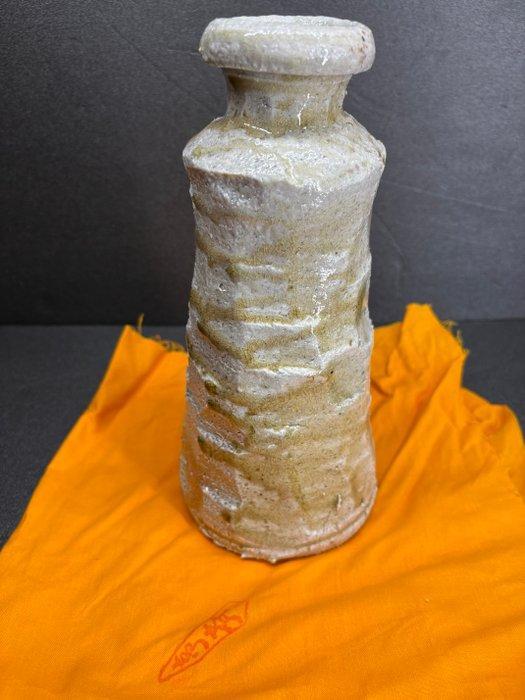 Shigaraki Ware Vase door meesterpottenbakker - Keramiek -, Antiek en Kunst, Antiek | Overige Antiek
