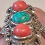 Berberse ring - Massief zilver, turquoise en rode koraal. -