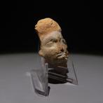 Oud-Grieks Terracotta Figuur. 4e eeuw v.Chr. Hoogte 3,9 cm.