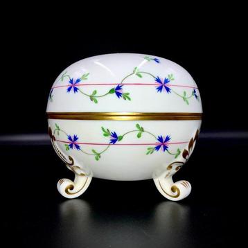 Herend - Large Footed Lidded Bonbonniere - Cornflower Blue, Antiek en Kunst