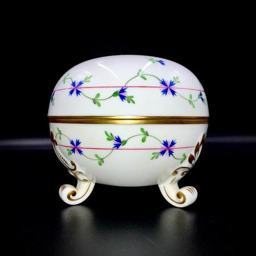 Herend - Large Footed Lidded Bonbonniere - Cornflower Blue, Antiek en Kunst, Antiek | Glaswerk en Kristal