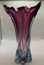 Vaas - Glas - Een mondgeblazen Murano stijl glazen vaas