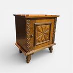 Nachtkastje - Hout - Sculpté – Frankrijk