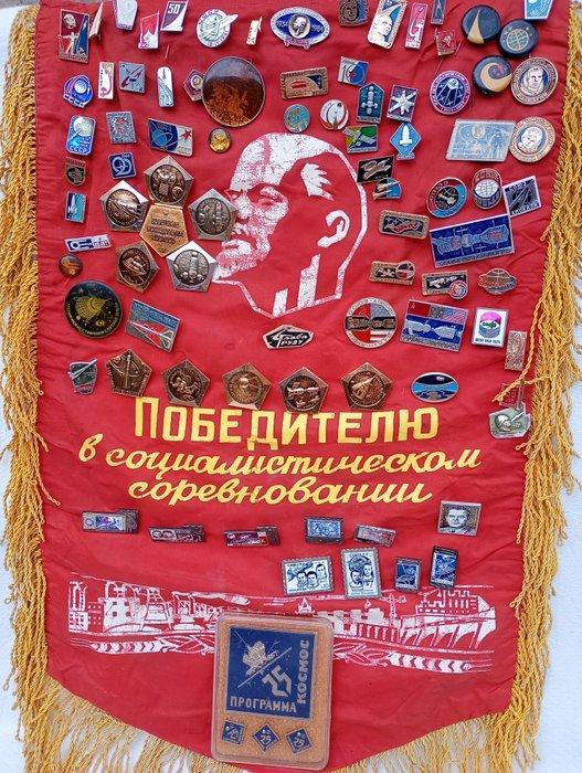 USSR Verzameling van 90 badges - Verschillende, Antiek en Kunst, Antiek | Wandborden en Tegels