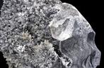 Hoogwaardige grote natuurlijke basalt schedel met geode van