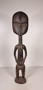 RARE EN GROTE VROUWELIJKE NYAMWEZI-STOETEL VAN 102 CM -