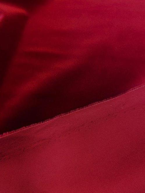 Dedar - Zacht en stevig fluweel DEDAR rood artikel Adamo &, Antiek en Kunst, Antiek | Tapijten, Tafelkleden en Textiel
