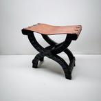 Stoel - Handgesneden vouwkruk met leren zitting - Hout,