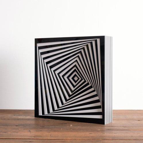 Gio Schiano - Sculpture, Lost Lift - 30 cm - Méthacrylate, Antiek en Kunst, Antiek | Meubels | Stoelen en Sofa's