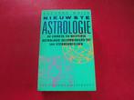 NIEUWSTE ASTROLOGIE 9789026942525 WHITE, Boeken, Verzenden, Gelezen, WHITE