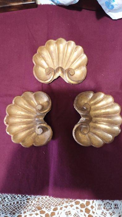 Lotto van 3 houten schelpen met gouden afwerking - Antiek -, Antiek en Kunst, Kunst | Niet-Westerse kunst