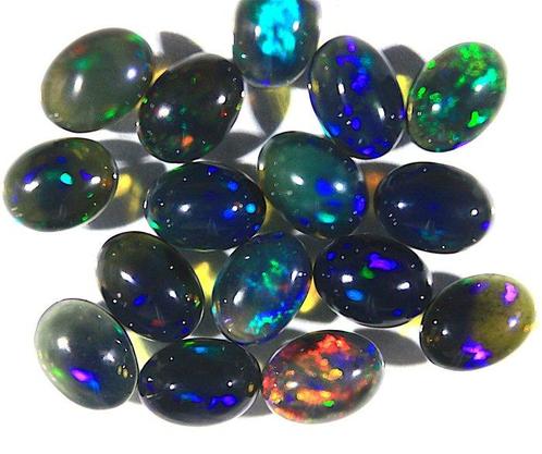 Opales noires naturelles dÉthiopie - Ct. 8.10 Cabochon -, Verzamelen, Mineralen en Fossielen