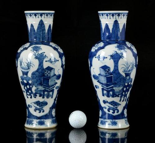 Een paar grote Chinese blauw-witte 100 Antiques en Prunus, Antiek en Kunst, Antiek | Overige Antiek