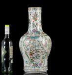 Een grote Chinese vergulde Mandarijnen knuppelvaas met, Antiek en Kunst