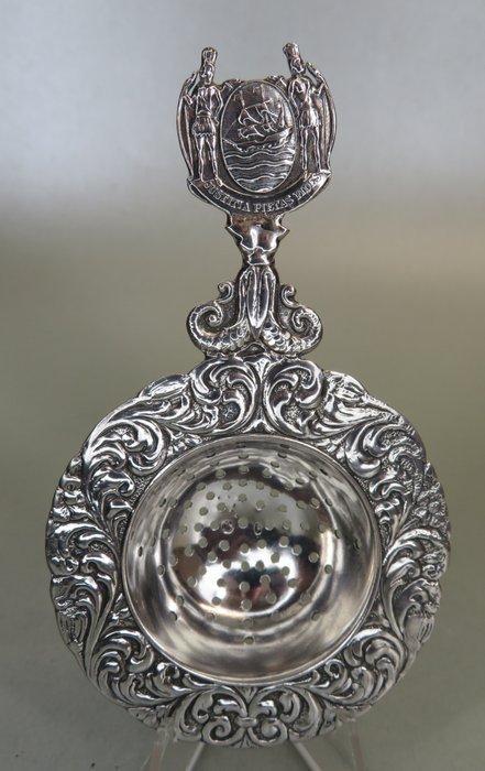 Theezeef 1929, Justitia Pietas Fides, Suriname, wapenschild,, Antiek en Kunst, Antiek | Zilver en Goud