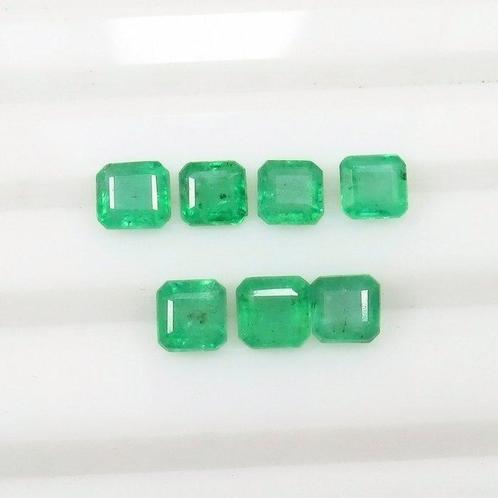 7 pcs Groen Smaragd - 4.27 ct - nternational Colored, Handtassen en Accessoires, Edelstenen