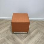 Tweedehands poef (hxbxd) 50x49x49 cm, oranje stoffering, Huis en Inrichting, Stoelen, Gebruikt, Eén