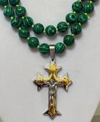 Malachiet met het katholieke kruis en Maltees kruisen. Hoge