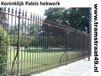 oud hekwerk ,antiek hek koning belgië, smeedijzeren hekwerk, Tuin en Terras, Ophalen of Verzenden, Gebruikt, IJzer, Spijlenhekwerk