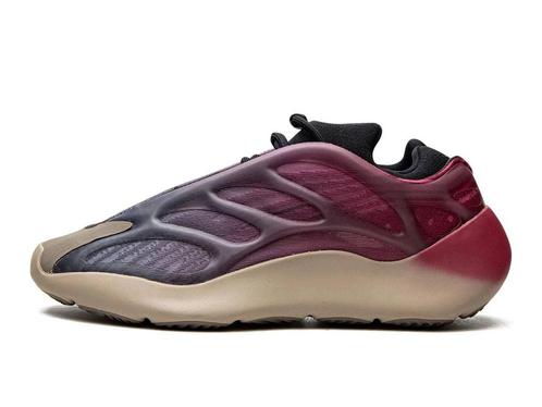 Adidas Yeezy 700 V3 Fade Carbon - Maat 36 2/3 EU, Kleding | Heren, Schoenen, Ophalen of Verzenden