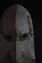 Masque de Kanuschild dun canoë de guerre de Tambanum,