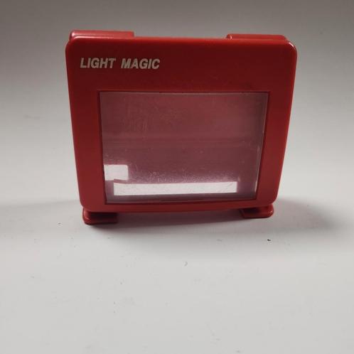 Light Magic Red Nintendo Game Boy, Games en Spelcomputers, Spelcomputers | Nintendo Game Boy, Zo goed als nieuw, Ophalen of Verzenden