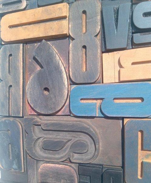 Drukblokken (57) - XL oude typografische letterblokjes -, Antiek en Kunst, Antiek | Wandborden en Tegels