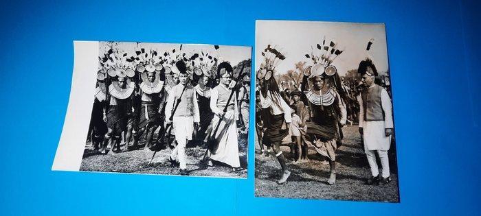 Press - 2 photographies de la Tribu les Chasseurs de tetes, Antiek en Kunst, Kunst | Designobjecten