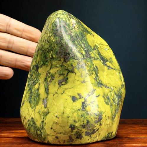 Serpentijn uit Peru met pyriet – gepolijst natuursteen. -, Verzamelen, Mineralen en Fossielen