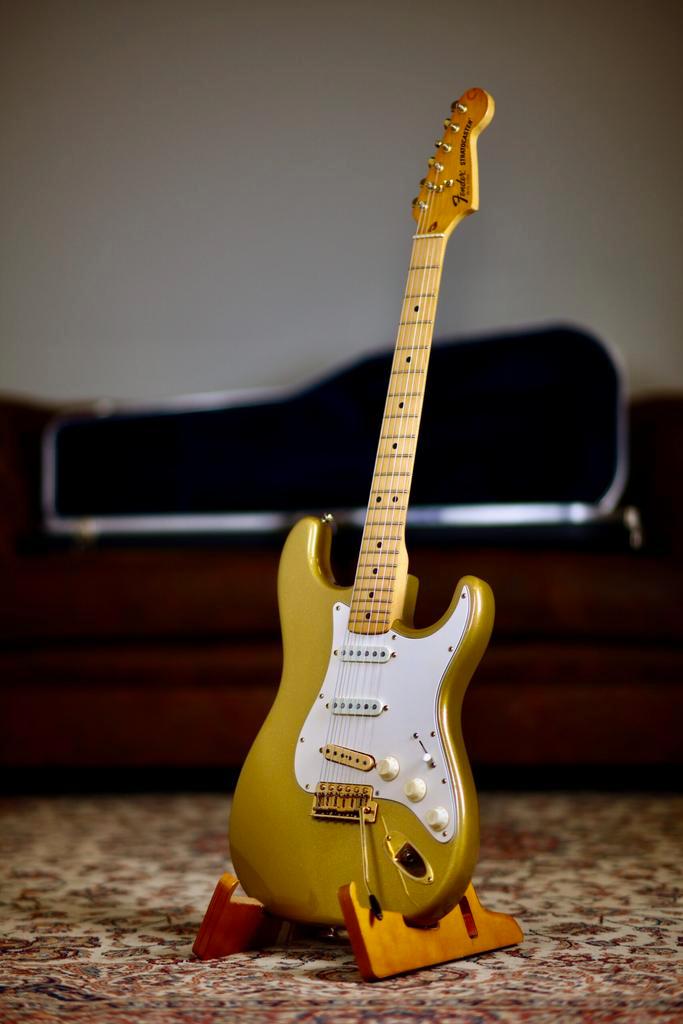 Fender Dan Smith Stratocaster 1981 | Gold Refinished, Muziek en Instrumenten, Snaarinstrumenten | Gitaren | Elektrisch, Verzenden